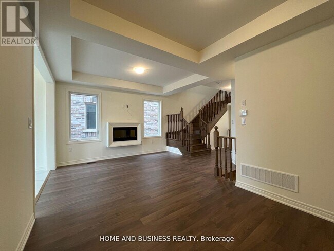 Photo du bâtiment - 50 Holcomb Ter