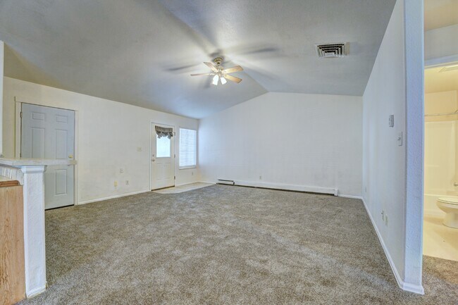 Foto del edificio - 402 Broken Arrow Dr