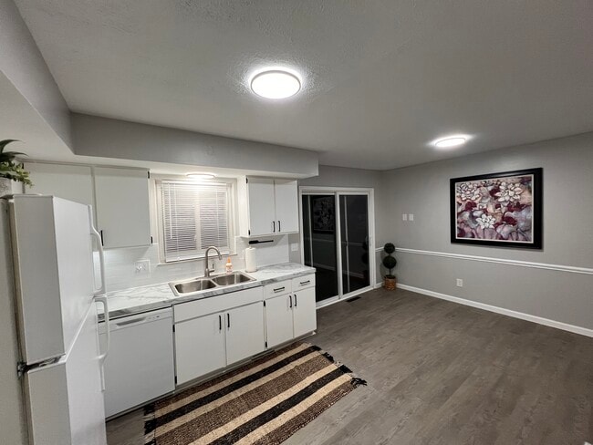 Building Photo - Cypress West Fairlawn Apartments