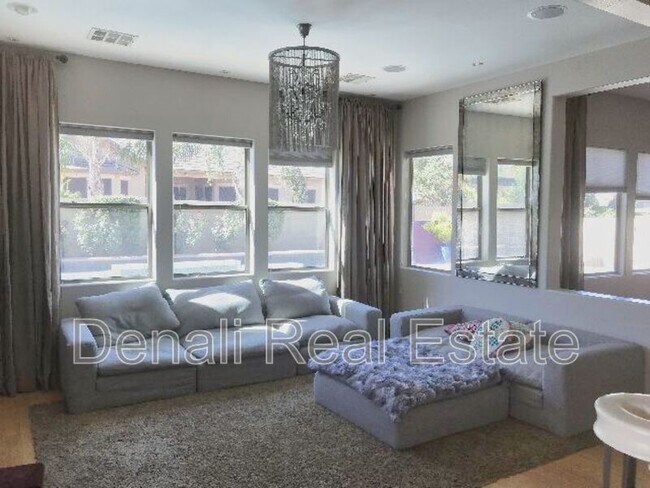 Foto del edificio - 1091 E Hopkins Rd