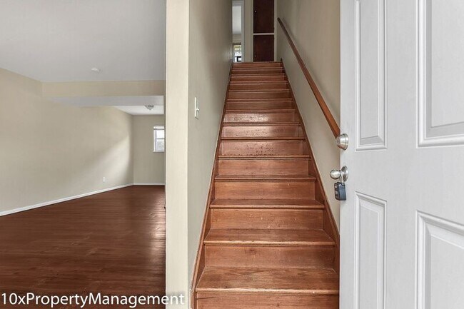 Foto del edificio - 1245 Crestwood Ave