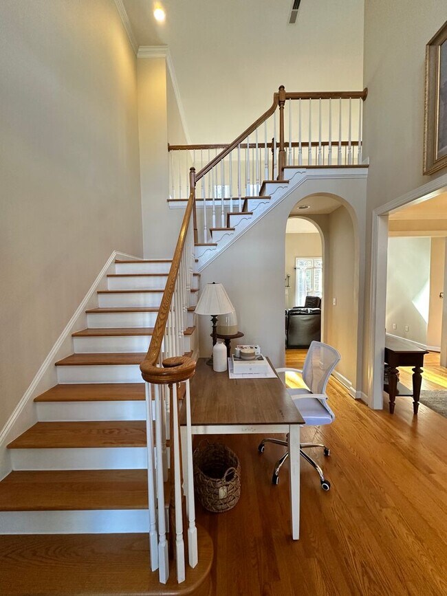 Foto del edificio - Stunning 5 bedroom 3 bath Carrboro Home with Fenced Yard and Hot Tub!