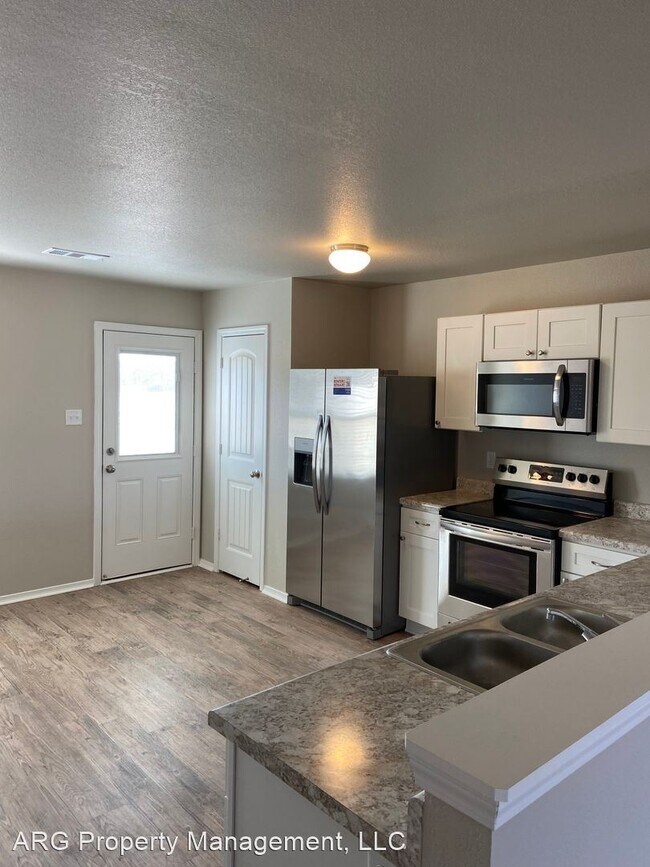 Building Photo - 4 br, 2 bath House - 3812 Travers Lane
