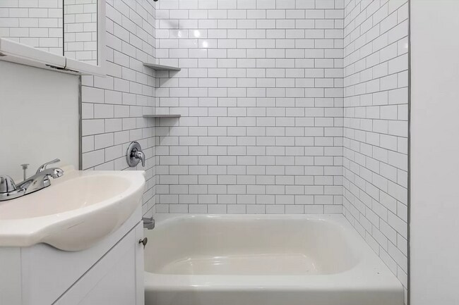Foto del edificio - 425 W Baker Ave
