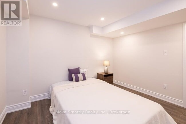 Building Photo - 131 Bentwood Crescent