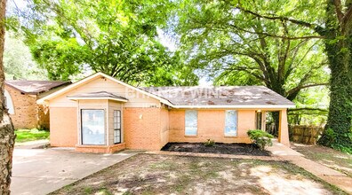 Building Photo - 3895 Houghton Cove