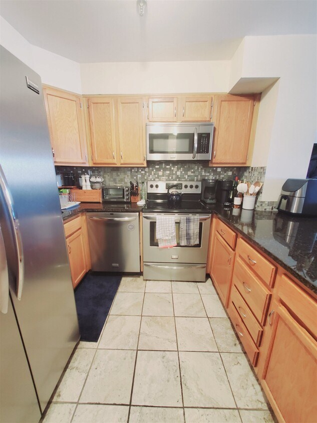 51 Schuyler Avenue Apt 7, Stamford, CT 06... Condo for Rent in