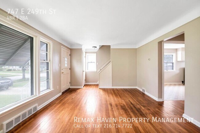 Building Photo - 747 East 249th, Euclid - 4 Bed 2 Bath sing...