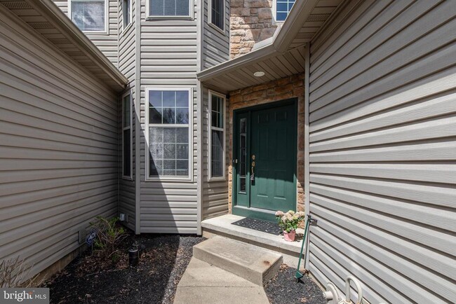 Building Photo - 3200 Village Dr