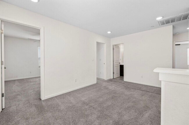 Building Photo - 641 S Laguna St