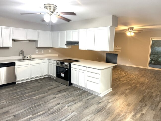 Building Photo - 178 Beaver Pond Loop