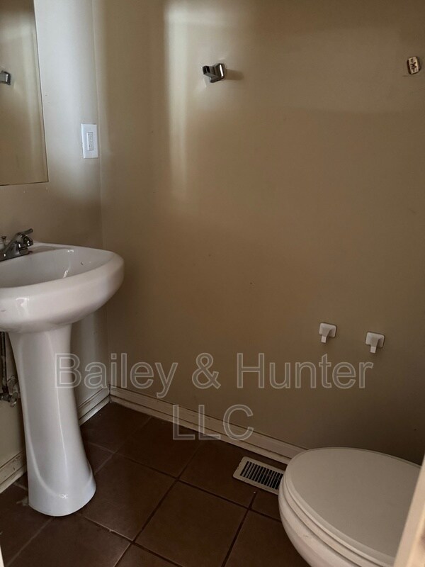 Foto del edificio - 218 Crumley St SW
