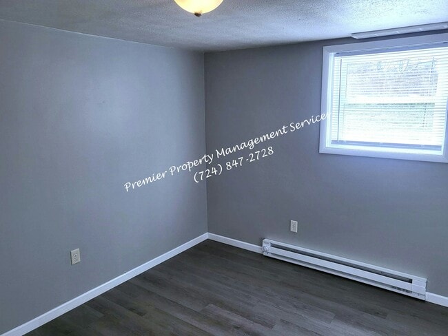 Foto del edificio - 536 Center Grange Rd