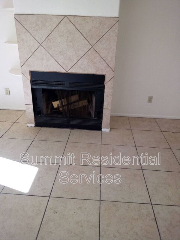 Building Photo - 381 E Thoroughbred St