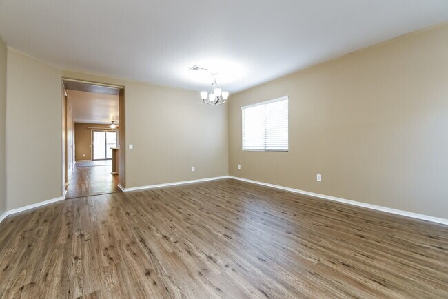 Foto del edificio - 1701 E Christopher St