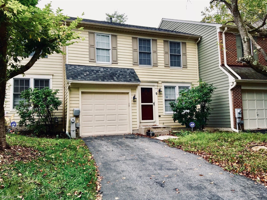 Primary Photo - 3 br, 2.5 bath House - 9 Anandale Ct