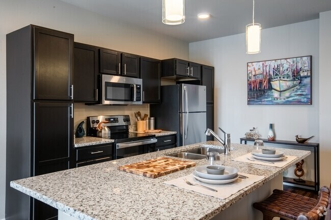 1BR, 1BA - 741SF - The Terraces of Windsor Crossing