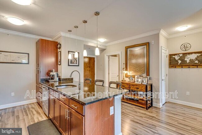 Foto del edificio - 6301 Edsall Rd
