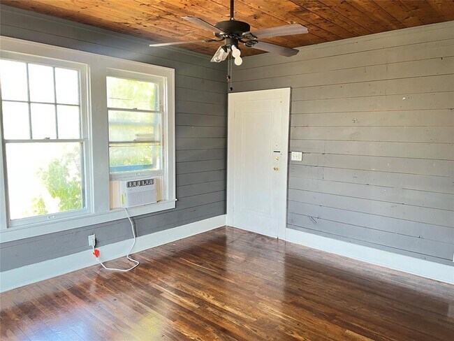 Foto del edificio - 703 W 11th St