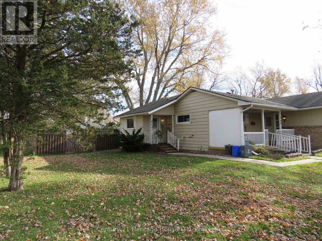 Photo principale - 564 Lakeview Rd