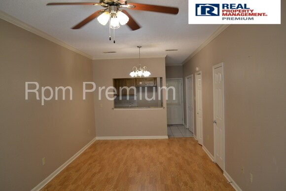Building Photo - 2811 S Roth Ave