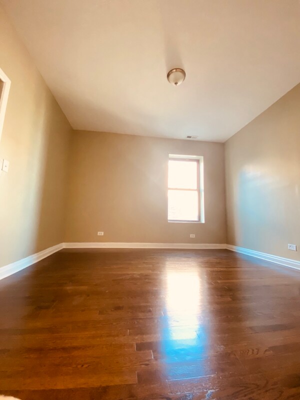 Foto del edificio - 4149 S Prairie Ave