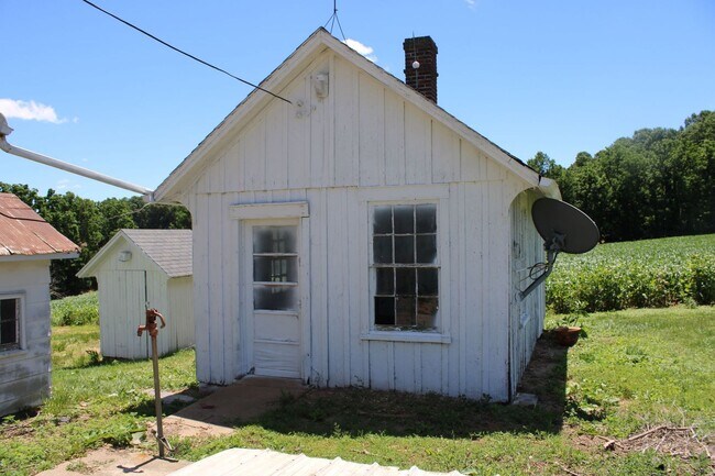 Building Photo - 324 Cedar Valley Rd