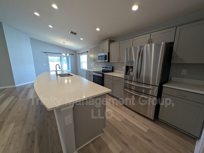 Foto del edificio - 6945 Gideon Cir