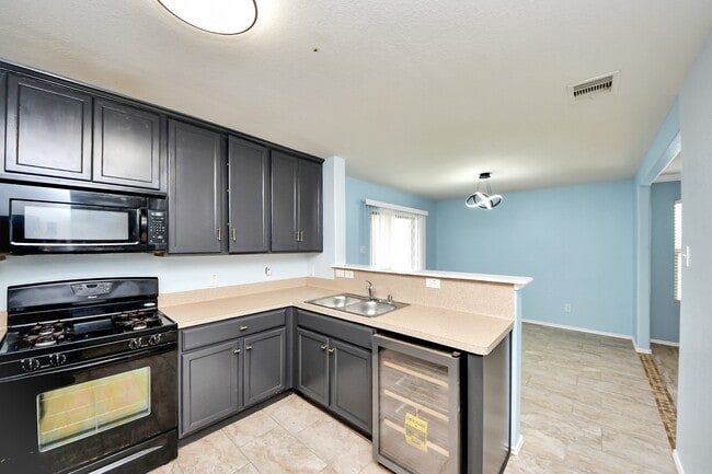 Foto del edificio - 12102 Helvick Cres Ave