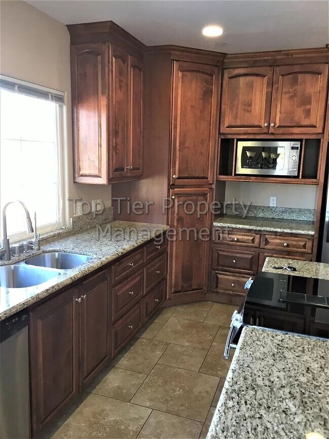 Foto del edificio - ***Beautiful 3 bed / 2.5 bath Townhome in ...