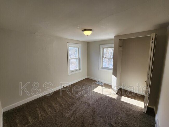 Building Photo - 730 Adams St