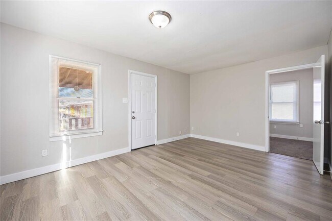 Foto del edificio - 7820 Glass St