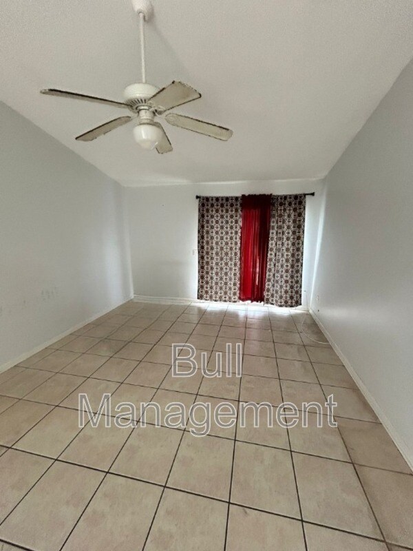 Foto del edificio - 18 Sandalwood Ct