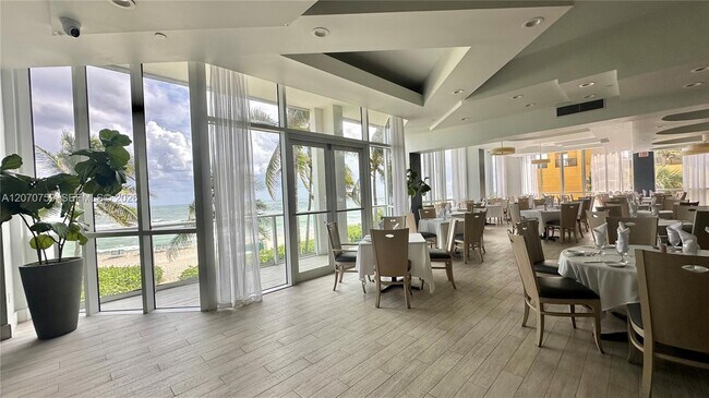 Foto del edificio - 16425 Collins Ave