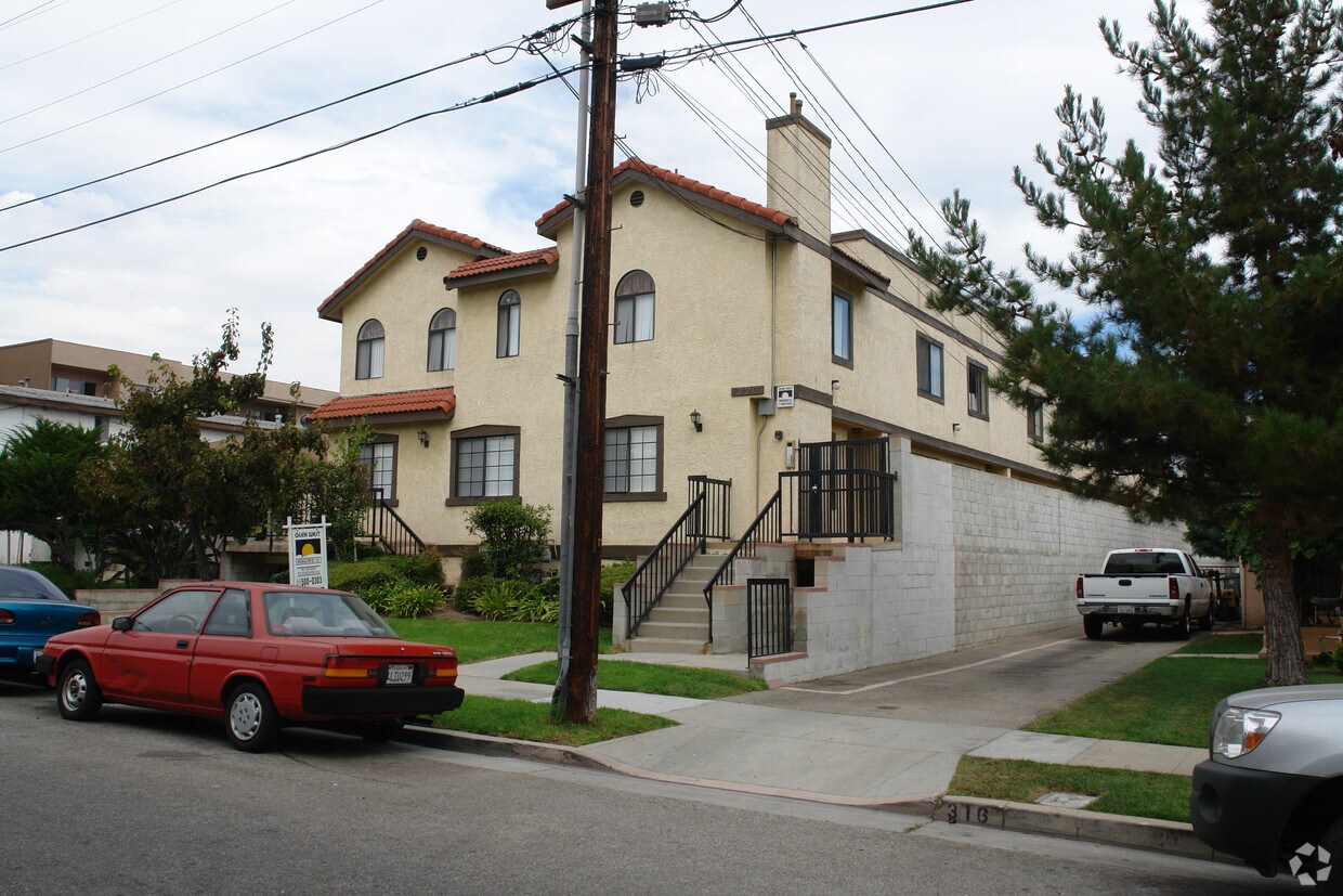 Building Photo - 320 N Belmont St