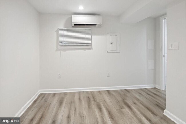 Building Photo - 1720 16th St SE