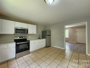 Building Photo - 667 Faith Dr SW