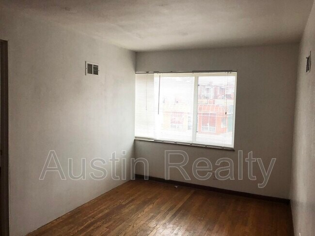 Foto del edificio - 4061 S Grand Blvd