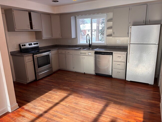 Foto del edificio - Spacious Allouez 3 Bedroom Home