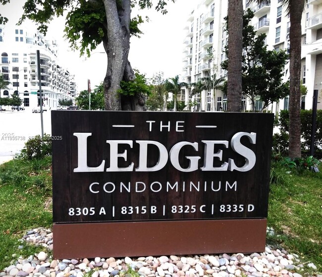 Foto del edificio - 8325 SW 72nd Ave