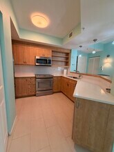 Building Photo - 630 S Sapodilla Ave