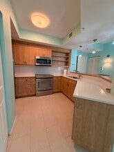 Building Photo - 630 S Sapodilla Ave