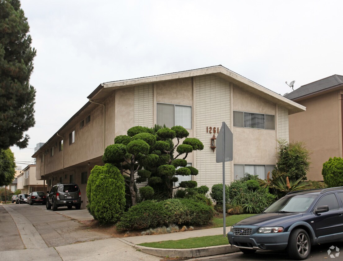 Primary Photo - 1261 Granville Ave