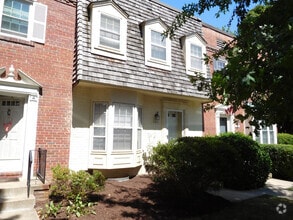 Building Photo - 4821 Chevy Chase Dr