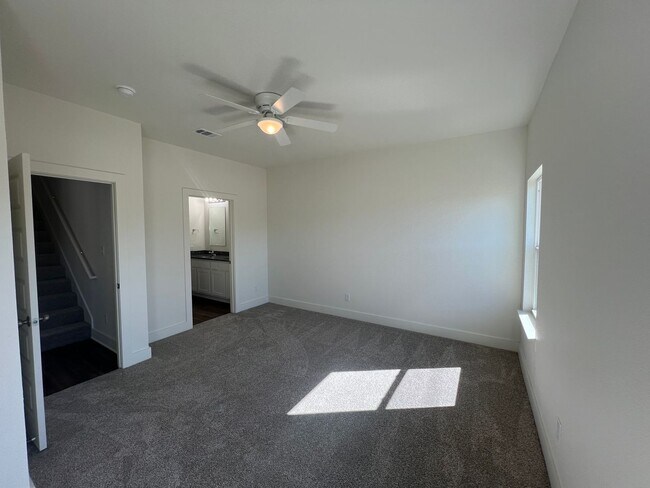 Building Photo - Move in to a brand new townhome today!