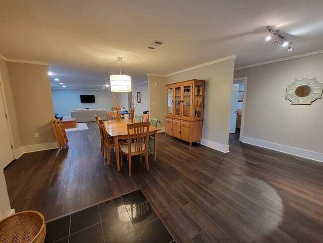 Foto del edificio - Spacious and newly renovated 3 bed 2 bath ...