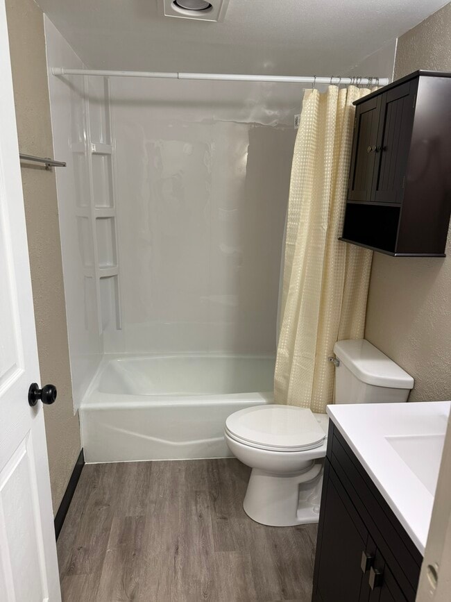 Bathroom - 616 W Boone St