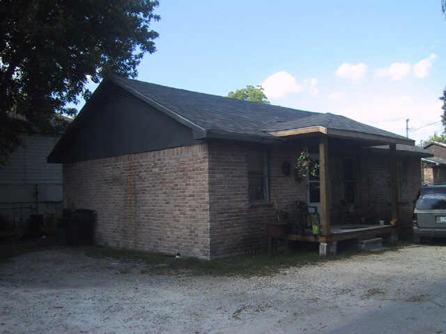Building Photo - 9816 Fulton St