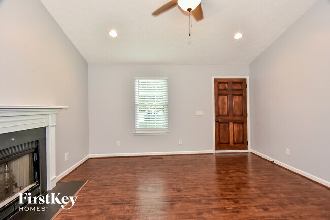 Foto del edificio - 418 Silver Springs Ln