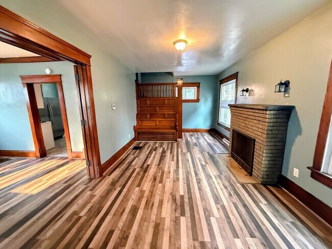 Foto del edificio - Beautiful 3 bedroom home on corner lot with garage - Canton NW